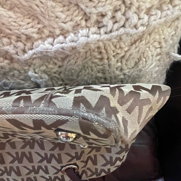 Michael Kor’s tote\purse - Picture 7 of 9